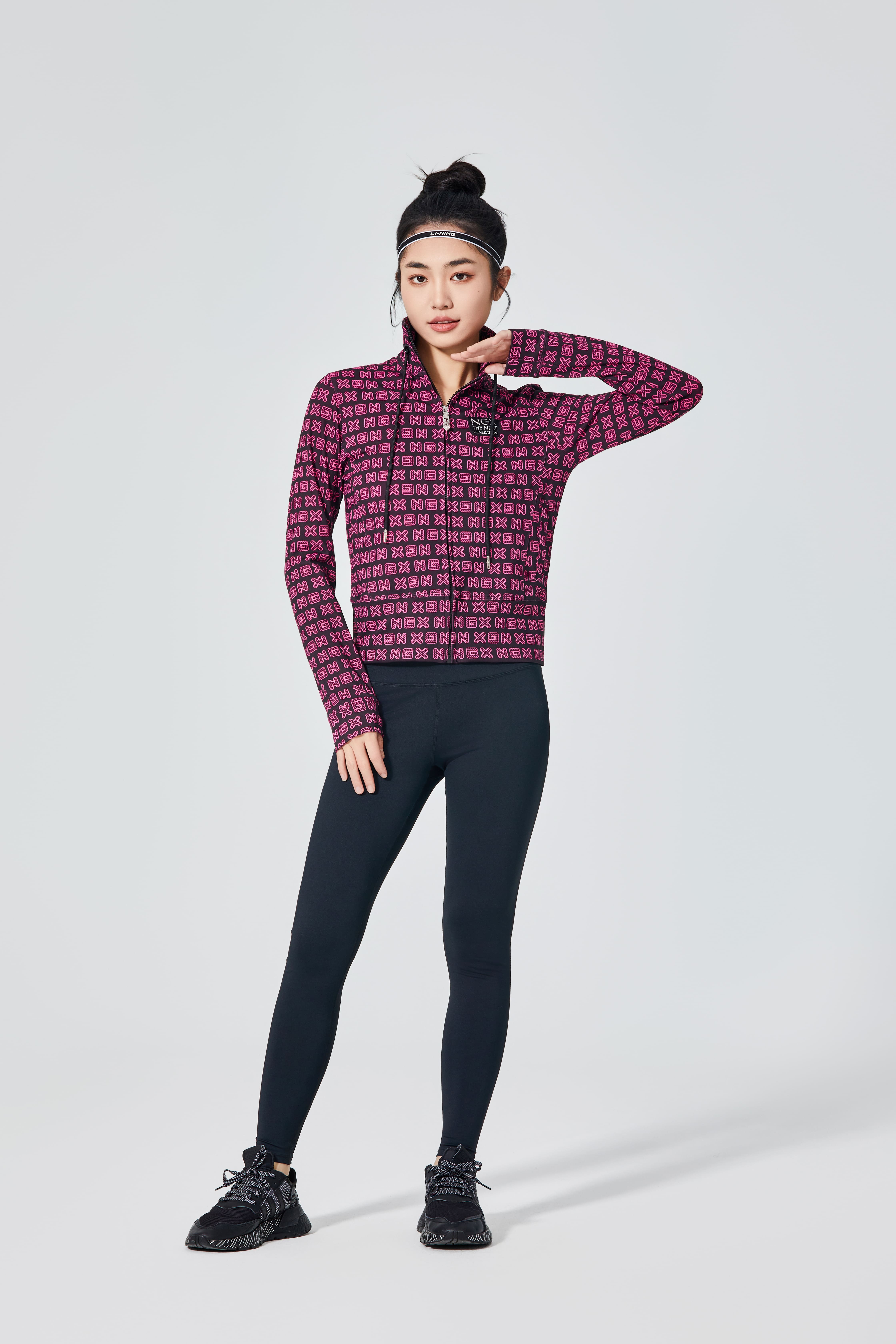 Revela o topo atlético feminino e elegante, redefinindo ativo - desgaste moda